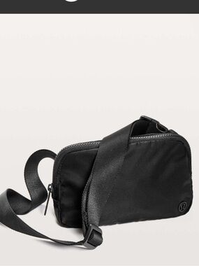 Lululemon Everywhere Belt Bag ( nwot)